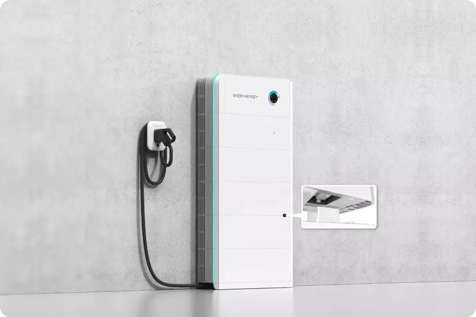 Installation SigenStor avec gros plan sur le connecteur rapide guidé