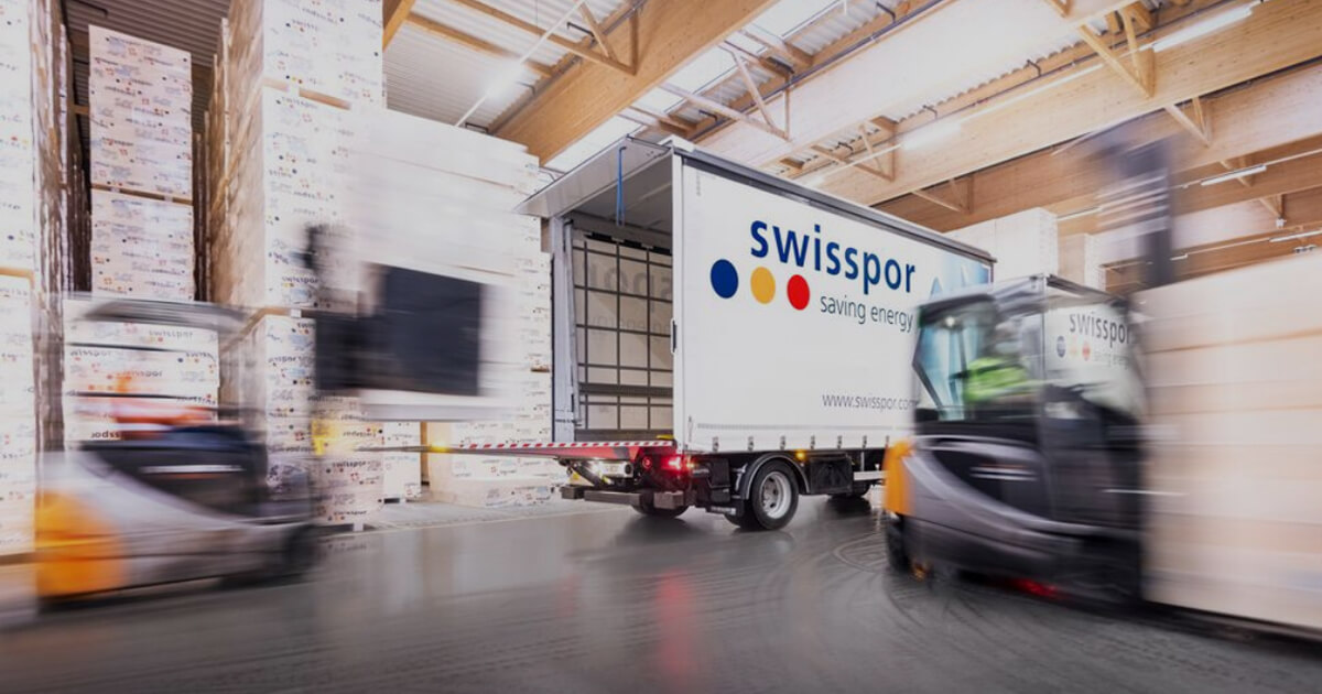Panneaux isolants swisspor en entrepôt, prêts pour la livraison